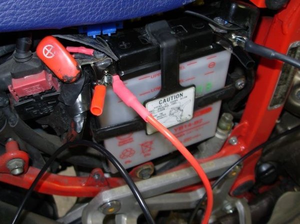 Motorrad Batterieladegerät mit  Bordstecker und 12 V und 6 V